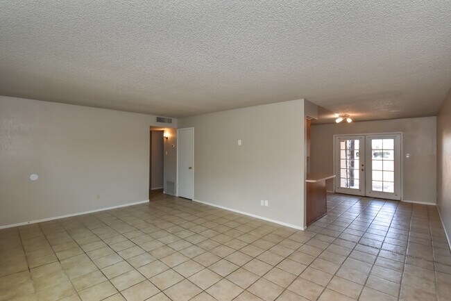 Building Photo - 2490 W Yowell Ct