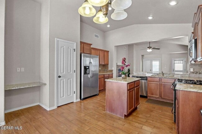 Building Photo - 7433 Dewberry Dr