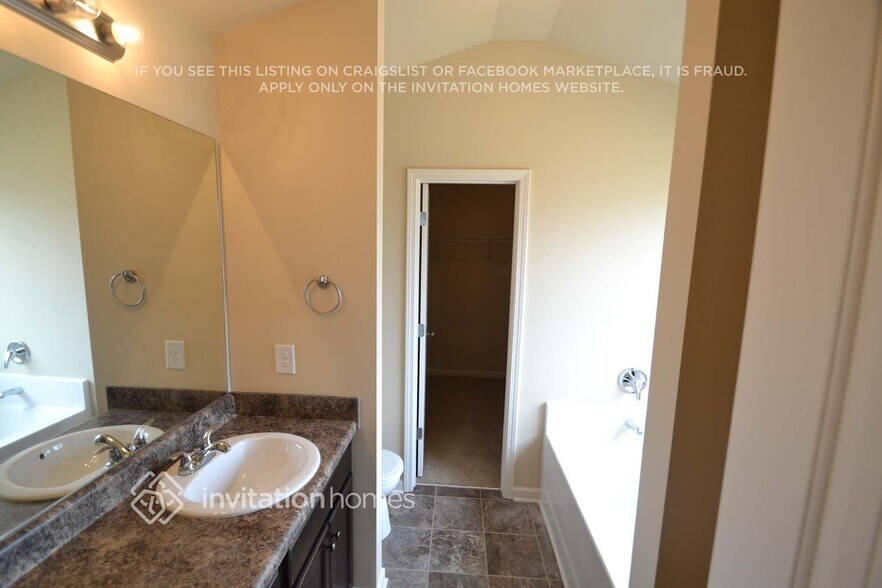 Building Photo - 127 Biscayne Terrace