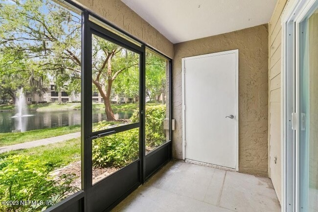 Building Photo - 5 Arbor Club Dr