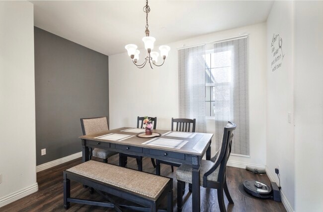 Building Photo - 5900 Warren Ridge Dr