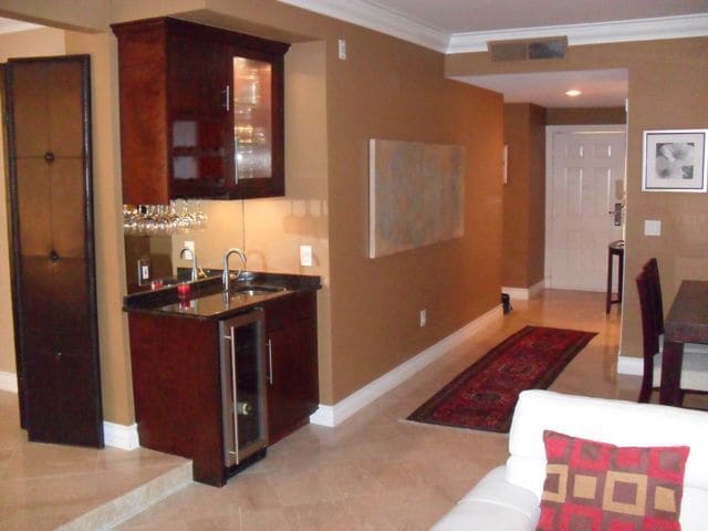 Building Photo - Meridian 2Bdr/2Bath Luxury Condo w/Den, Va...