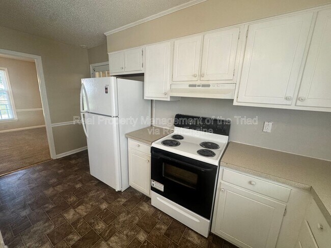 Building Photo - 2393 Spicewood Dr