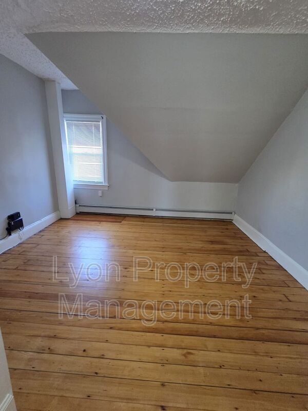 Building Photo - 15 Woodbine St