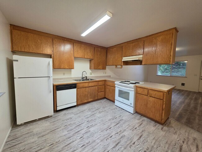 Building Photo - 00136/00137