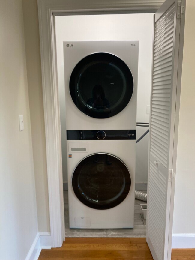 Building Photo - 300 Church St