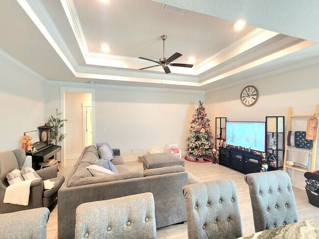 Building Photo - Stunning 4-Bed, 3-Bath Beauty, 2,117 sq. ft. of Pure Comfort and Style!