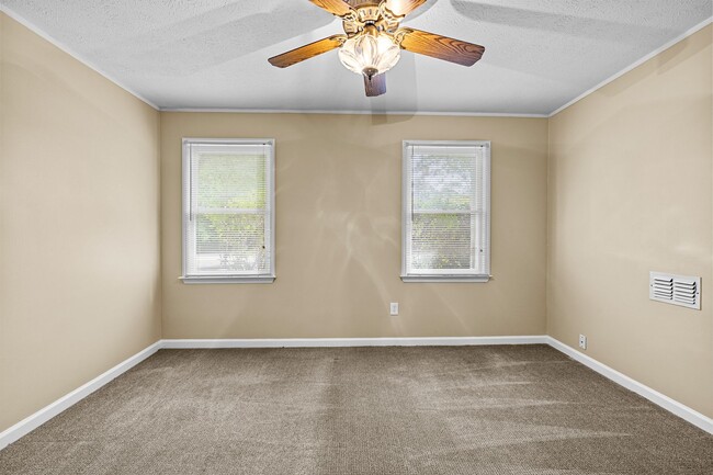 Building Photo - Immaculate 4BR Home with In Law Suite in Prime Location
