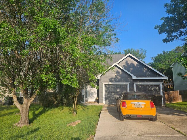 Building Photo - 105 Kathryn Cove