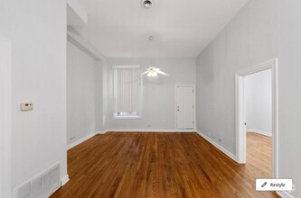Building Photo - 2 bedroom in Chicago IL 60622
