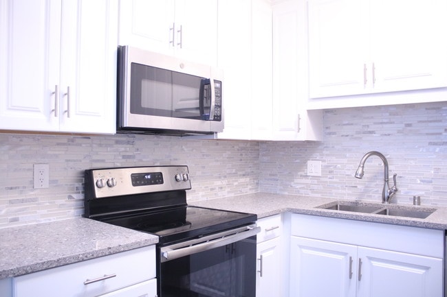 Building Photo - 1737 Glendon Ave