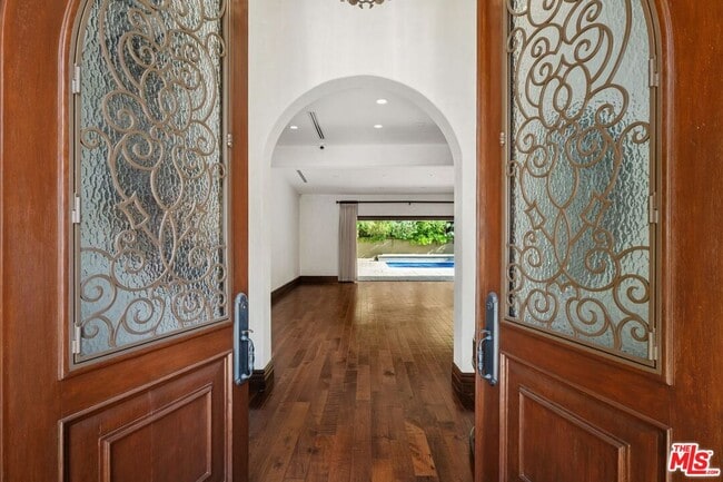 Building Photo - 2108 San Ysidro Dr