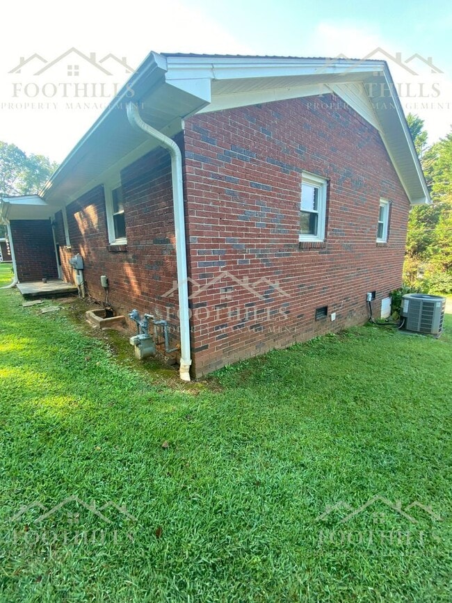 Building Photo - 202 Kennemore St