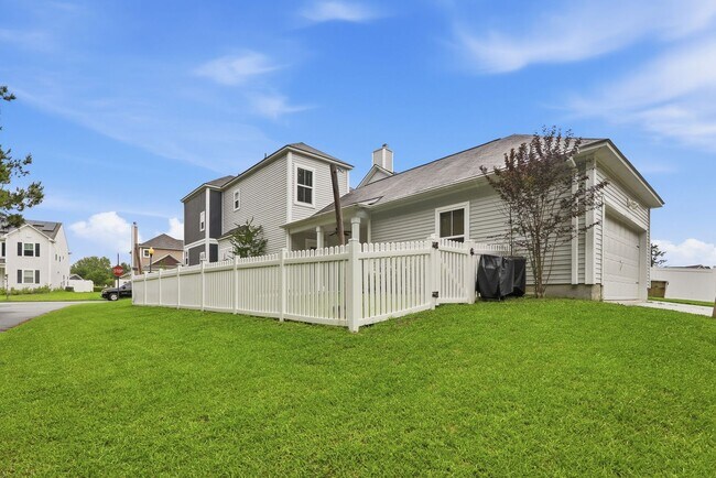 Building Photo - Like New Home For Lease in Rice Creek!