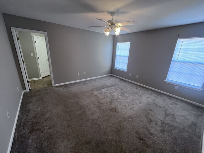 Building Photo - 54 W Plaza Blvd