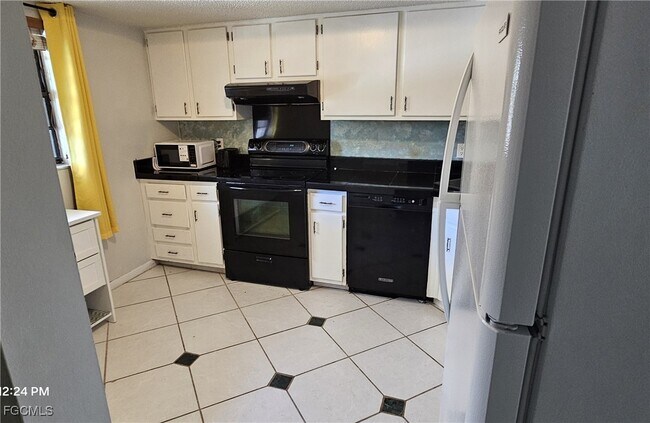 Building Photo - 9395 Pennsylvania Ave