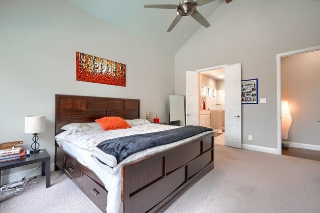 Building Photo - 2446 Bainbridge Dr