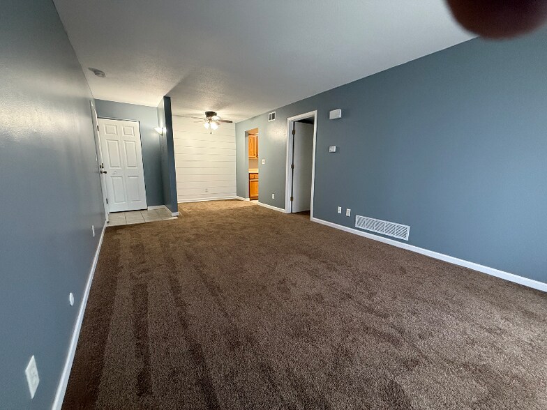 Building Photo - 2408 W Pasmoso Dr
