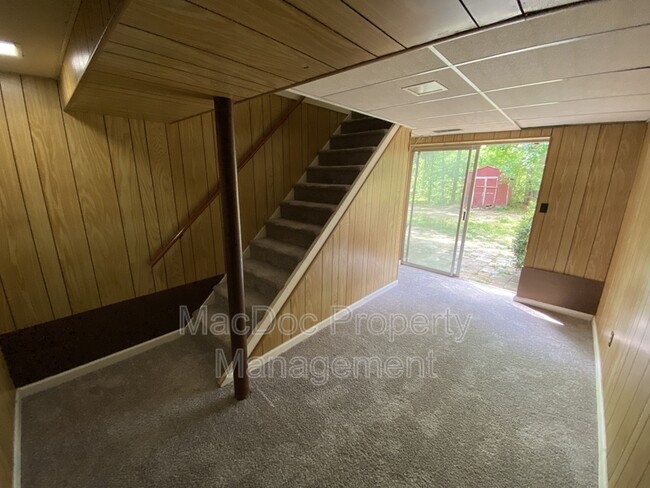 Building Photo - 219 Bells Hill Rd