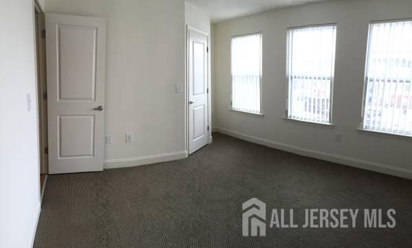 Building Photo - 25 Overhill Dr