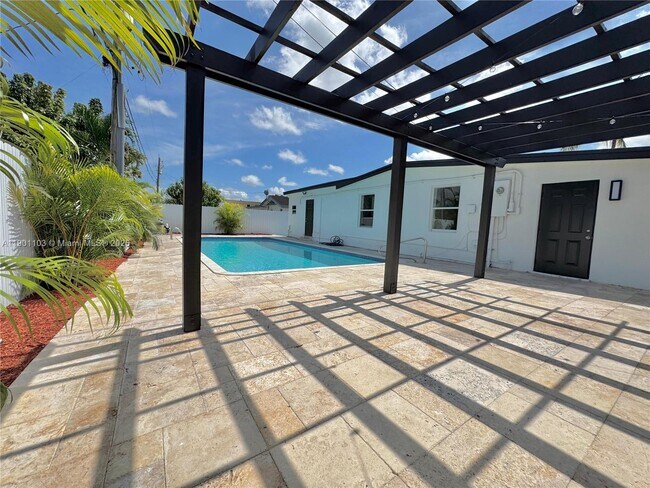 Building Photo - 5101 SW 112th Pl