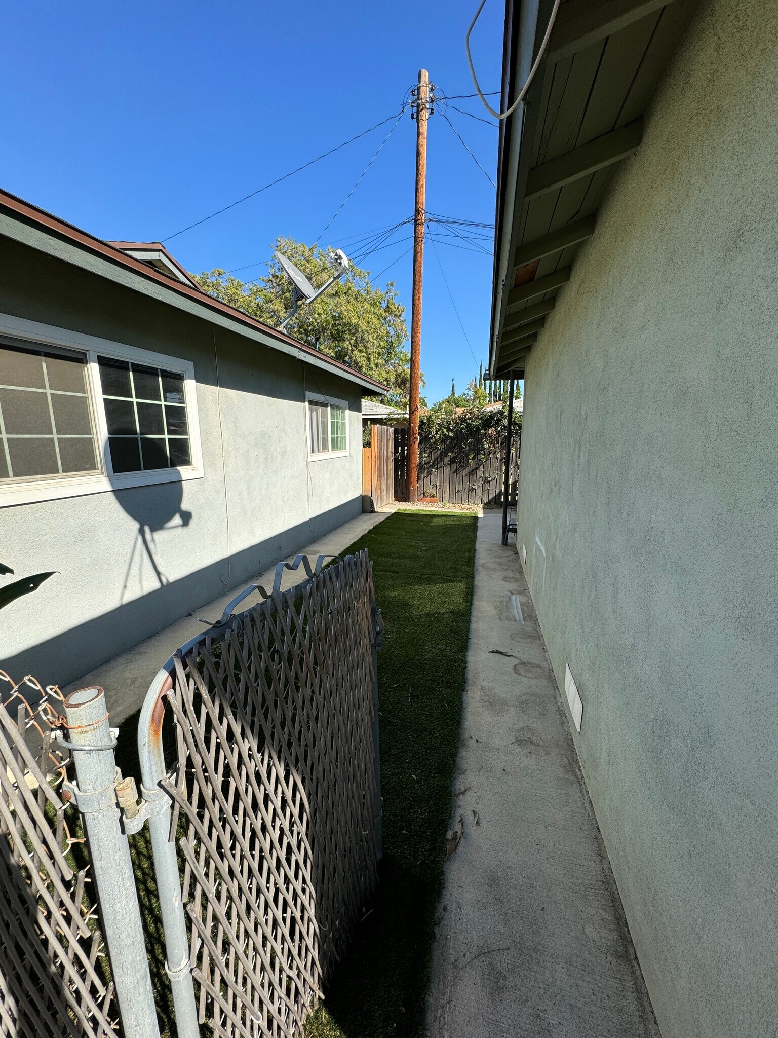 Building Photo - 831 W Walnut Ave