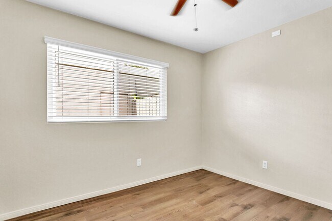 Building Photo - Nice two bedroom/one bath townhome in UTC....
