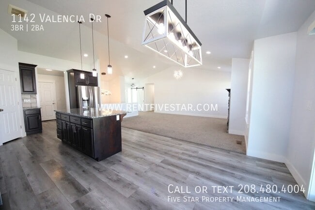 Building Photo - 1142 Valencia Dr