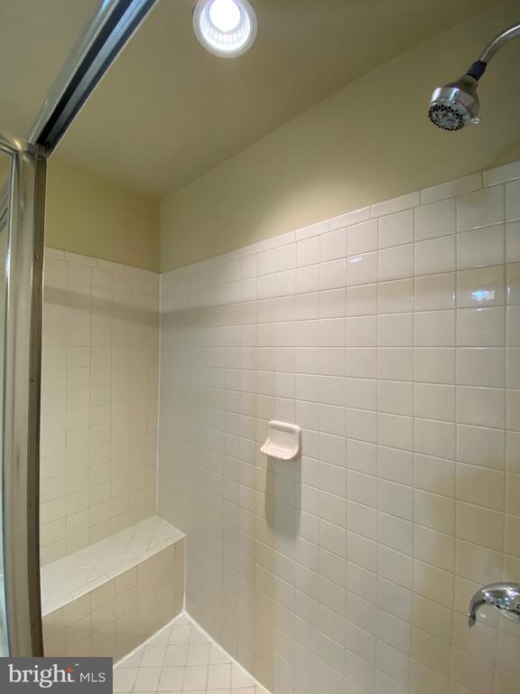 Building Photo - 104 Gretchen Ct