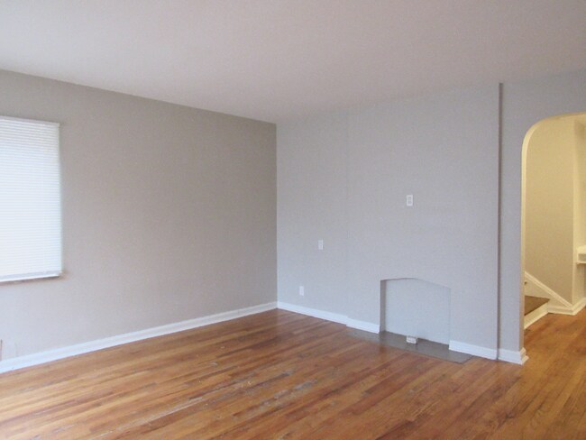 Building Photo - 3647 Ravenwood Ave