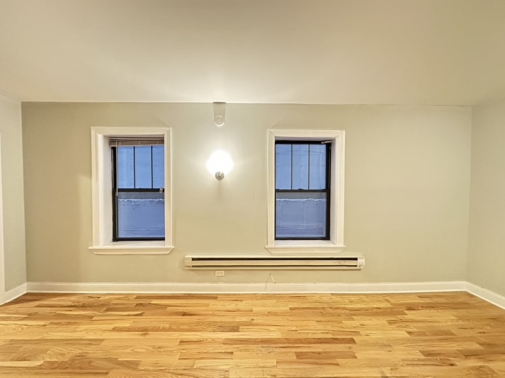 Building Photo - 1337 N Dearborn St