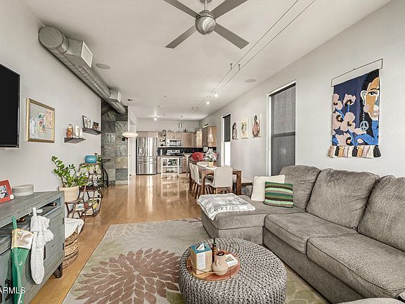 Building Photo - 706 E Washington St