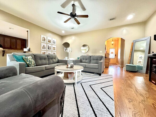 Building Photo - 61 Boulder Dr