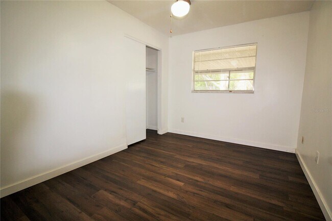 Building Photo - 5524 Clearview Dr