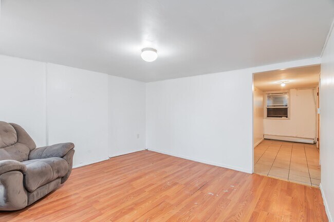 Building Photo - 392 Union St