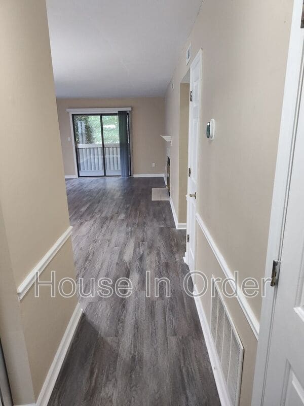 Building Photo - 301 Abbey Cir