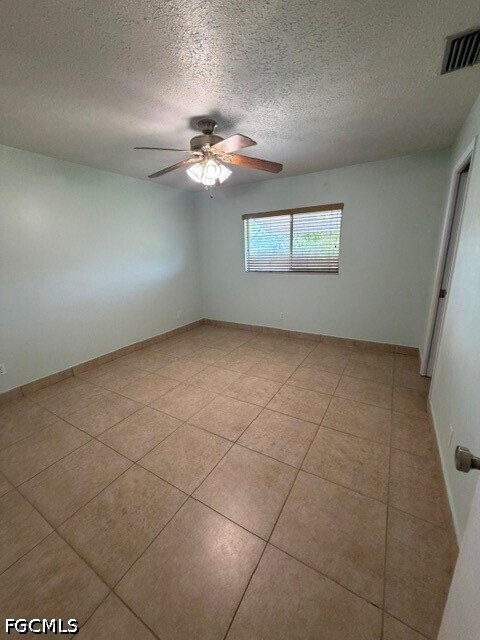 Building Photo - 922 SE 26th Terrace