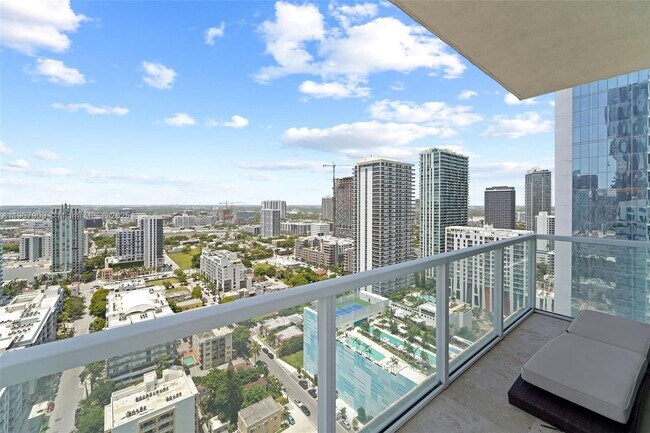 Building Photo - 665 NE 25th St