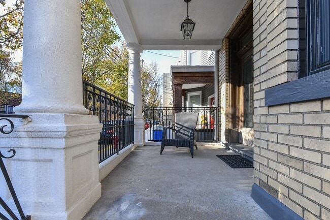 Building Photo - 722 27th St