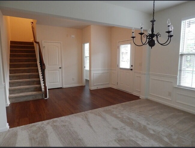 Building Photo - Home For Rent