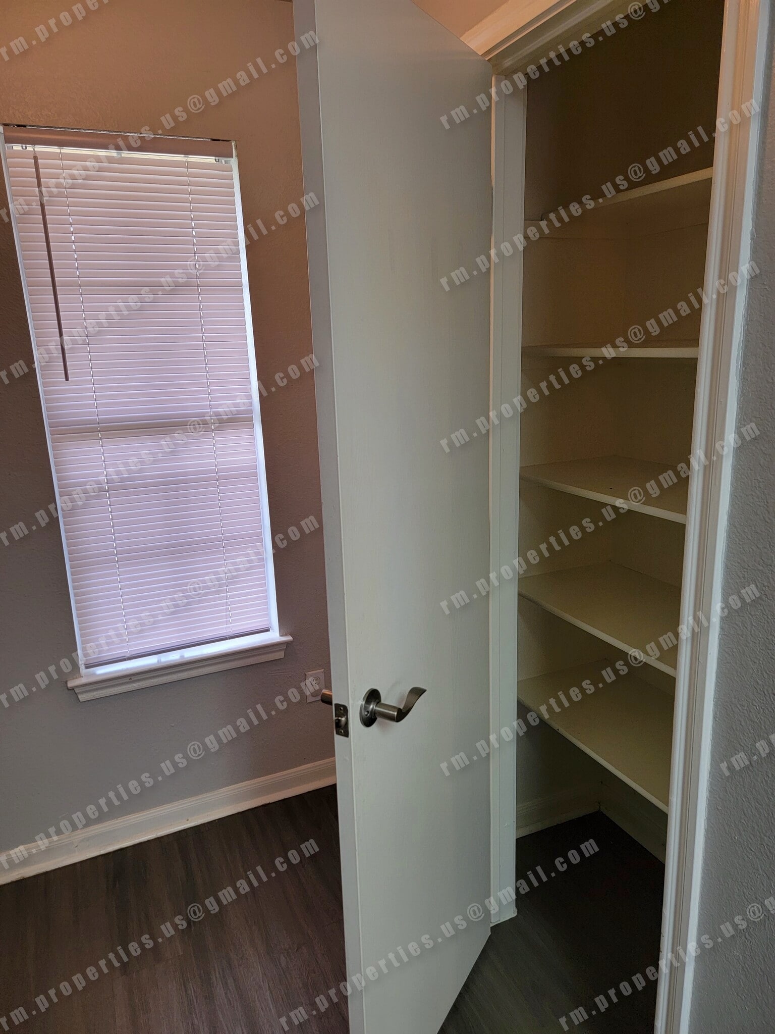 Kitchen pantry - 2874 Southampton Way