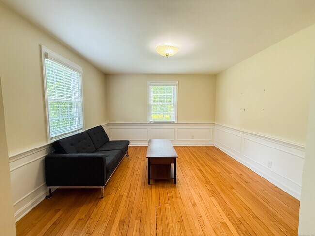Building Photo - 1657 Farmington Ave
