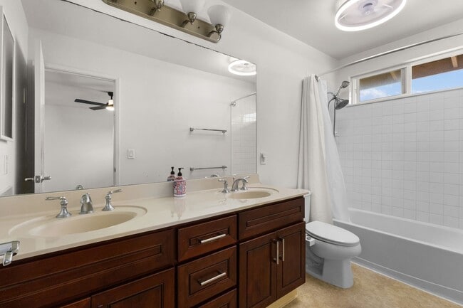 Building Photo - Stunning Ewa Beach 3BR Home with Solar, Huge Fenced Yard & Upgraded Interior