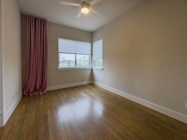 Building Photo - 2717 St Emanuel St