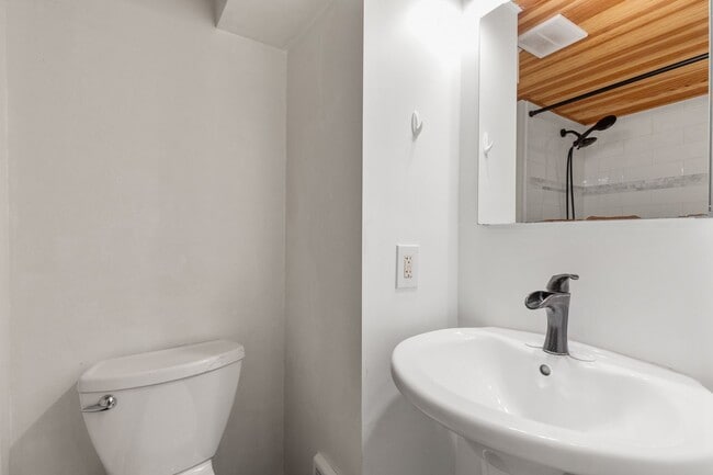 Building Photo - 5155