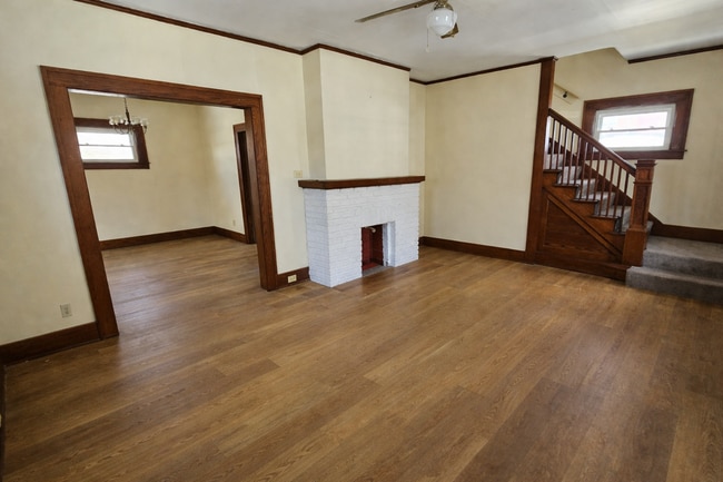 Building Photo - Newley remodeled 3 Bedroom House - COMING SOON! - No Metro