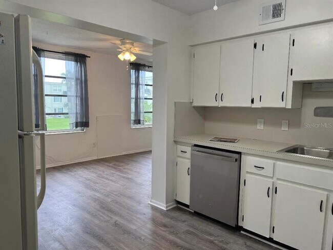Building Photo - 2429 Ecuadorian Way