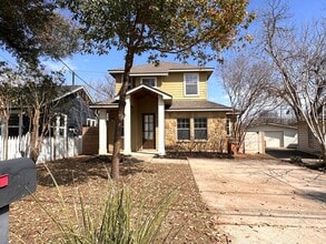 Building Photo - Two Story 3 Bedrooms 2.5 Bathrooms Home for Rent in Prime East of Austin Location, nearby Muller ...