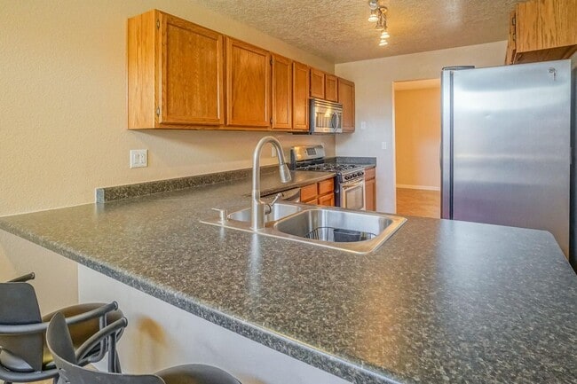 Building Photo - Amazing 3 bed 2 bath NE Heights Townhome