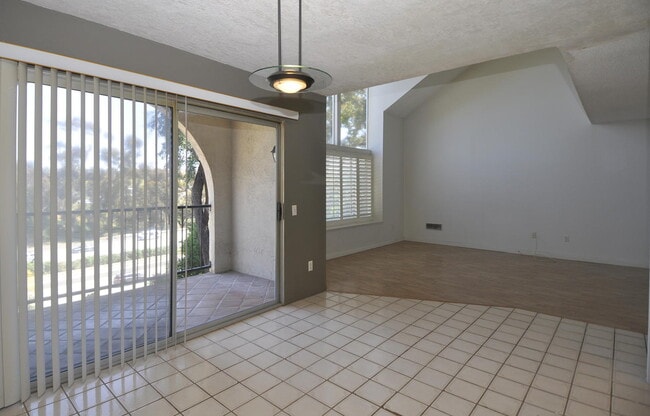 Building Photo - 4022 Layang Layang Cir